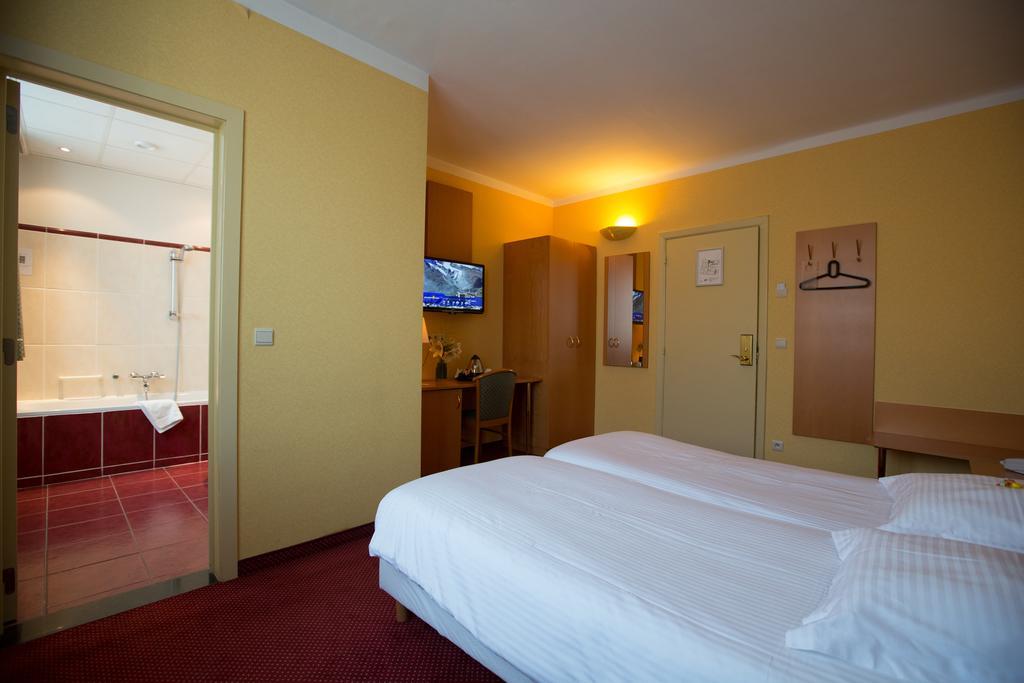 Albion Hotel Ieper Pokoj fotografie